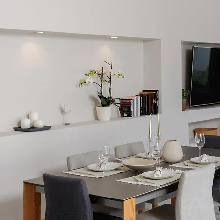 Banus - Banus - Playas Del Duque - Luxury 3br - 3ba Penthouse - Huge Outdoor Terrace - Lounge & Outdoor Dining - Partial Sea Views - 35,000 M2 Tropical Gardens - S Pools - Ideal For Families * Marbella