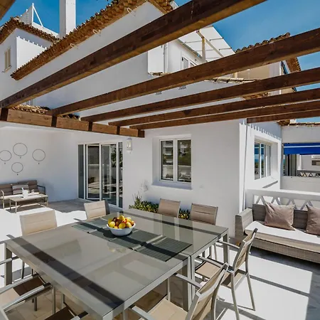Lejlighed Banus - Banus - Playas Del Duque - Luxury 3br - 3ba Penthouse - Huge Outdoor Terrace - Lounge & Outdoor Dining - Partial Sea Views - 35,000 M2 Tropical Gardens - S Pools - Ideal For Families Marbella