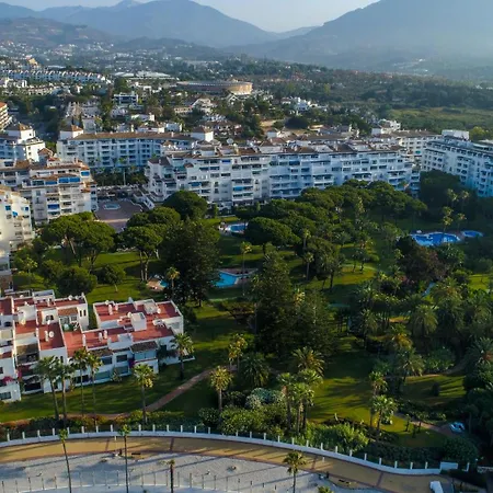 Banus - Banus - Playas Del Duque - Luxury 3br - 3ba Penthouse - Huge Outdoor Terrace - Lounge & Outdoor Dining - Partial Sea Views - 35,000 M2 Tropical Gardens - S Pools - Ideal For Families Marbella