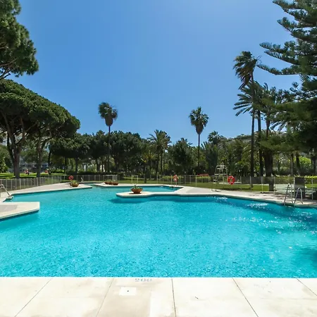 Banus - Banus - Playas Del Duque - Luxury 3br - 3ba Penthouse - Huge Outdoor Terrace - Lounge & Outdoor Dining - Partial Sea Views - 35,000 M2 Tropical Gardens - S Pools - Ideal For Families Lejlighed Marbella
