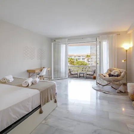 Banus - Banus - Playas Del Duque - Luxury 3br - 3ba Penthouse - Huge Outdoor Terrace - Lounge & Outdoor Dining - Partial Sea Views - 35,000 M2 Tropical Gardens - S Pools - Ideal For Families * Marbella