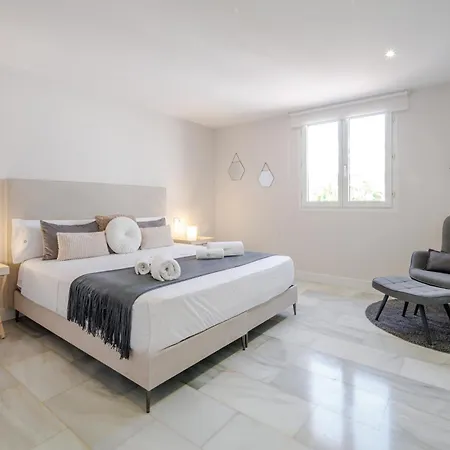 Banus - Banus - Playas Del Duque - Luxury 3br - 3ba Penthouse - Huge Outdoor Terrace - Lounge & Outdoor Dining - Partial Sea Views - 35,000 M2 Tropical Gardens - S Pools - Ideal For Families *