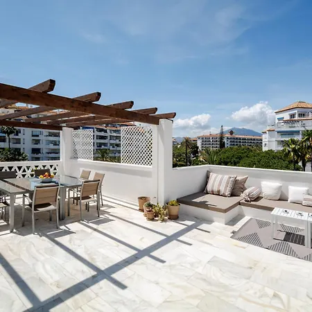 Banus - Banus - Playas Del Duque - Luxury 3br - 3ba Penthouse - Huge Outdoor Terrace - Lounge & Outdoor Dining - Partial Sea Views - 35,000 M2 Tropical Gardens - S Pools - Ideal For Families Lejlighed Marbella
