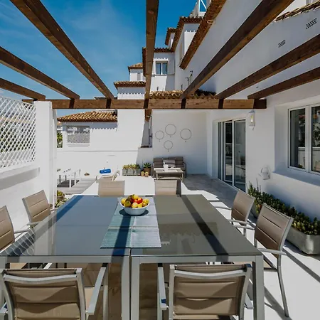 Lejlighed Banus - Banus - Playas Del Duque - Luxury 3br - 3ba Penthouse - Huge Outdoor Terrace - Lounge & Outdoor Dining - Partial Sea Views - 35,000 M2 Tropical Gardens - S Pools - Ideal For Families